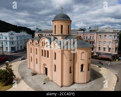 Chiesa delle decime di giorno. Antenna. Kiev. Ucraina Foto Stock