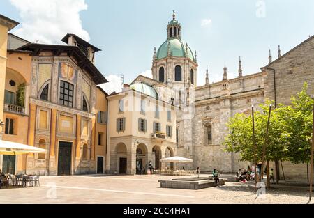 Como, Lombardia, Italia - 18 giugno 2019: Vista su Piazza Duomo nel centro storico di Como. Foto Stock