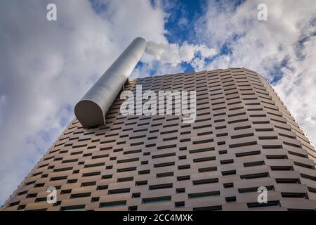 Centrale elettrica di CopenHill sormontata da una pista da sci sul tetto, Copenhagen, Danimarca Foto Stock