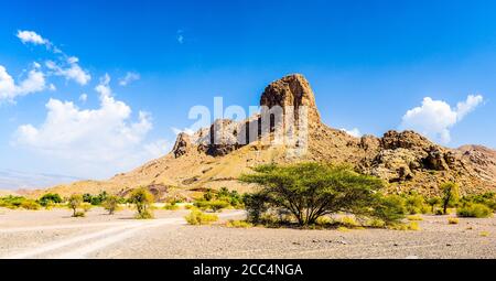 Una roccia eccezionale lungo la strada per Jebel Shams in Oman Foto Stock