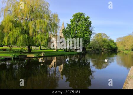 St Remigus Church, fiume Nene, Water Newton Village, Cambridgeshire; Inghilterra, Regno Unito Foto Stock