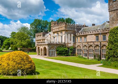 Giardini dell'abbazia di Forde a Dorset in un giorno d'estate. Foto Stock