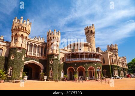 Bangalore Palace è un british style palace situato nella città di Bangalore in Karnataka, India Foto Stock