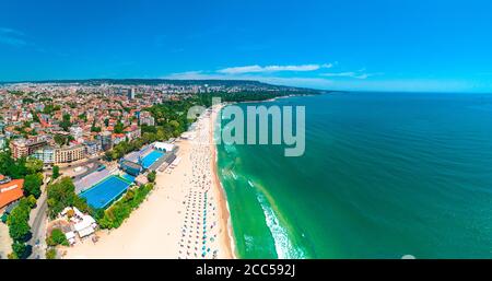 Varna, Bulgaria cityscape, antenna fuco vista sullo skyline della città Foto Stock