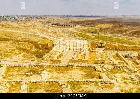 Vista del sito archeologico di Tel Beer Sheva, ritenuto essere i resti della città biblica di Beerseba. Ora un sito patrimonio dell'umanità dell'UNESCO e una nazione Foto Stock