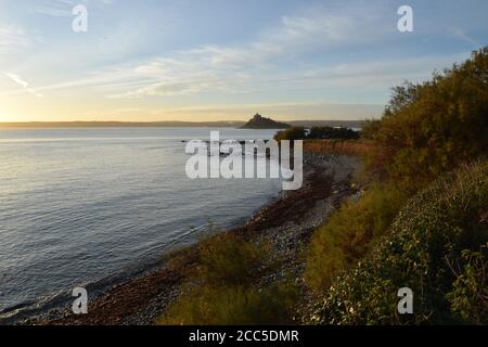 Trenow Cove al tramonto Foto Stock