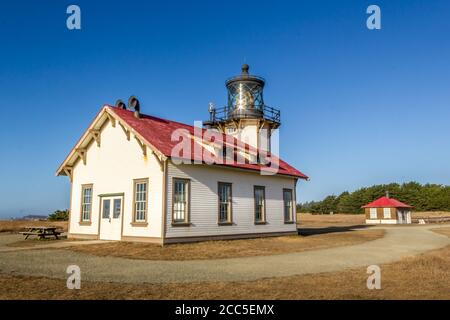 Punto faro di Cabrillo all'oceano pacifico, contea di Mendocino, California USA Foto Stock