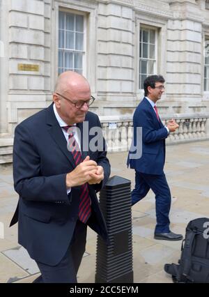 Andreas Michaelis - Ambasciatore tedesco nel Regno Unito dal maggio 2020 - lasciando l'Ufficio di gabinetto a Whitehall, Londra, 18 agosto 2020. Foto Stock