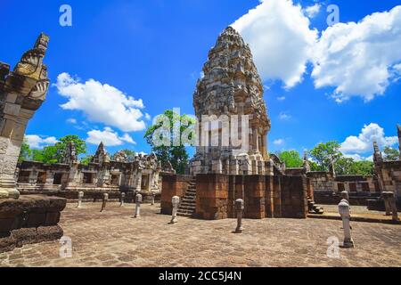 Bella scena del Parco storico Sadok Kok Thom, questo è un tempio Khmer 11 ° secolo in oggi è nella provincia di SA Kaeo, Thailandia. Foto Stock