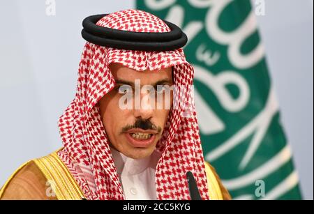 Berlino, Germania. 19 agosto 2020. Il ministro degli Esteri Saudita, il principe Faisal bin Farhan al Saud, interviene in una conferenza stampa congiunta con il ministro degli Esteri federale Maas. Credit: John MacDougall/POOL - AFP/dpa/Alamy Live News Foto Stock