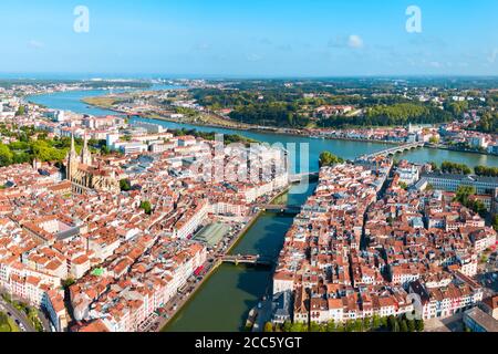 Antenna di Bayonne vista panoramica. Bayonne è una città e un comune nel sud-ovest della Francia. Foto Stock