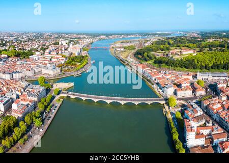 Antenna di Bayonne vista panoramica. Bayonne è una città e un comune nel sud-ovest della Francia. Foto Stock