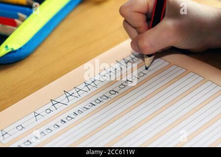 Immagine del simbolo: Il primo livellatore apprende la scrittura Foto Stock