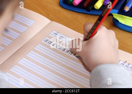 Immagine del simbolo: Il primo livellatore apprende la scrittura Foto Stock