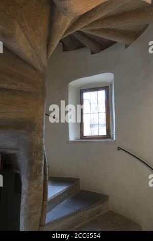 Graz, Austria. Agosto 2020. Dettaglio della doppia scala elicoidale a chiocciola costruita nel 1499 situata nel cortile interno dei palazzi dell'ex i Foto Stock