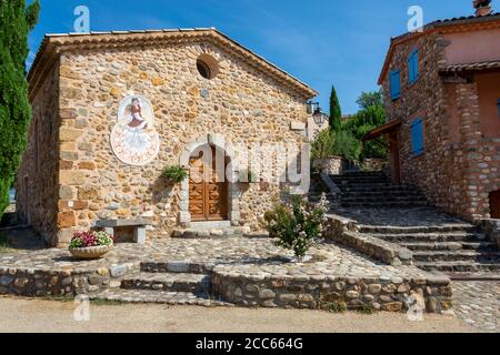 Chapelle des Pénitents con la sua meridiana, in Upaix, un villaggio in cima alla collina nella valle del Buëch, Hautes-Alpes, Francia Foto Stock