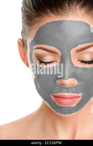 Maschera di argilla naturale trattamento viso donna bellezza con grigio organico fango Foto Stock