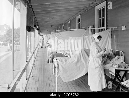 Reparto influenza al Walter Reed Hospital di Washington DC durante la pandemia di influenza spagnola del 1918. Fotografia di Harris e Ewing, novembre 1918. Foto Stock