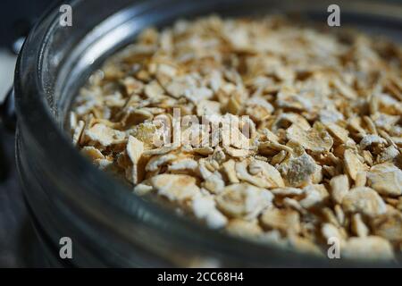 Avena in una ciotola di vetro Foto Stock