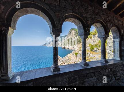 Porto Venere (Italia) - la città sul mare conosciuta anche come Portovenere, sulla costa ligure, in provincia di la Spezia; accanto ai paesi delle cinque Terre Foto Stock