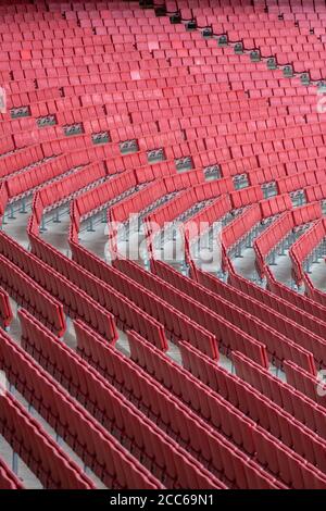 Posti a sedere in stand all'Emirates Stadium Foto Stock