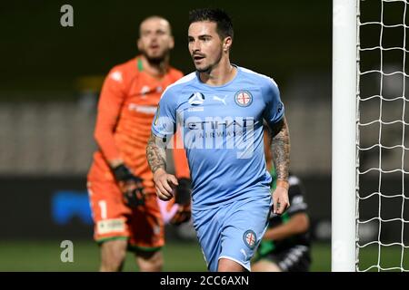 19 agosto 2020; Jubilee Oval, Sydney, New South Wales, Australia; A League Football, Western United FC contro Melbourne City FC; Jamie Maclaren di Melbourne City segna per renderla 3-1 nel 86esimo minuto Foto Stock