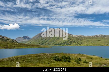 Perso il lago e le montagne di Kenai centromeridionale in Alaska. Foto Stock