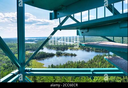 Spettacolare vista aerea dei laghi dalla Torre dei vigili del fuoco di Temagami Foto Stock