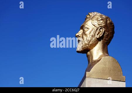 Parigi, Francia, 18 settembre 2011: Statua in bronzo dorato busto monumento di Gustave Eiffel di Antoine Bourdelle svelata nel 1929 alla Torre Eiffel che è Foto Stock