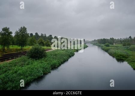 Vista del fiume Lea, dal Northern Parklands nel London Queen Elizabeth Olympic Park, Newham Foto Stock