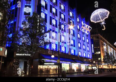 Londra, Regno Unito - 10 novembre 2011: Le decorazioni delle luci di Natale fuori Casa di Fraser di notte in Oxford Street durante la stagione festiva che è Foto Stock