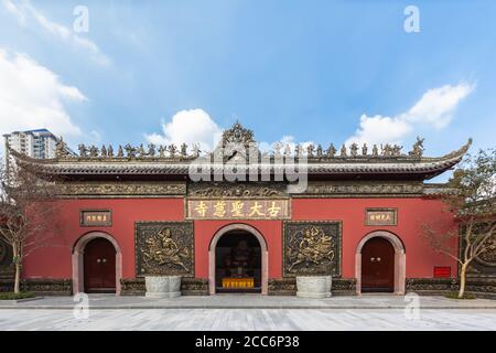 Chengdu, Cina - 15 agosto 2015 - turisti nel tempio di Daci, nel centro di Chengdu, provincia di Sichuan, Cina. Foto Stock