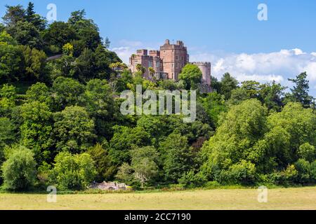 Jacobean Dunster castello e Gallox Bridge a Dunster, Exmoor National Park, Somerset, Inghilterra Foto Stock