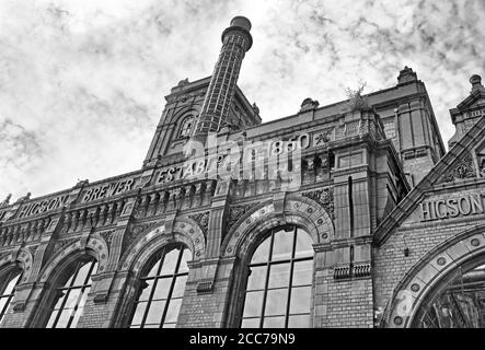 Higsons, fabbrica di birra Cains, 39 Stanhope St, Liverpool, Merseyside, Inghilterra, Regno Unito, L8 5RE, Bianco e nero, monocromatico Foto Stock