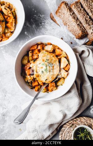 Stufato di verdure e gnocchi Foto Stock