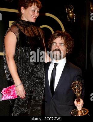 LOS ANGELES - SET 17: Erica Schmidt, Peter Dinklage al HBO Emmy After Party - 2018 al Pacific Design Center il 17 settembre 2018 a West Hollywood, California Foto Stock