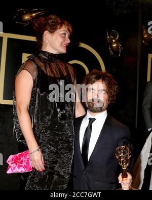 LOS ANGELES - SET 17: Erica Schmidt, Peter Dinklage al HBO Emmy After Party - 2018 al Pacific Design Center il 17 settembre 2018 a West Hollywood, California Foto Stock