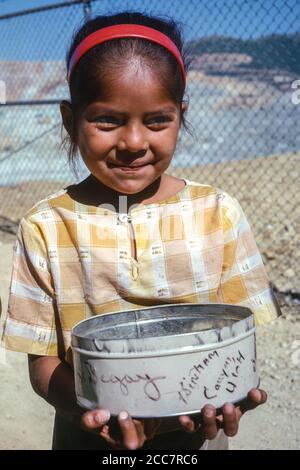 Ragazza indiana Navaho a Kennecott (Bingham Canyon) miniera di rame, Utah, Stati Uniti. Foto Stock