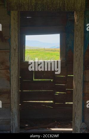 America del Nord; Stati Uniti; Montana; Ronan; Agriturismo; 1900-era; Johnson Homestead; HDR; porta e finestra Foto Stock