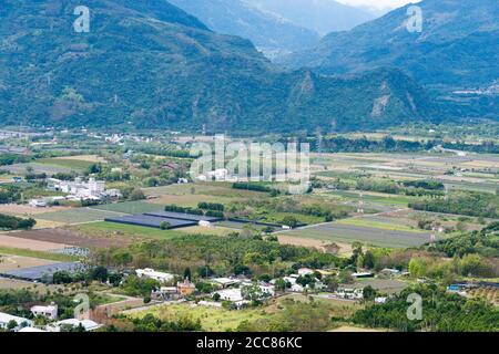Taitung, Taiwan - splendida vista panoramica dall'area delle mongolfiere di Luye Highland. Un famoso punto turistico nella cittadina di Luye, nella contea di Taitung, Foto Stock