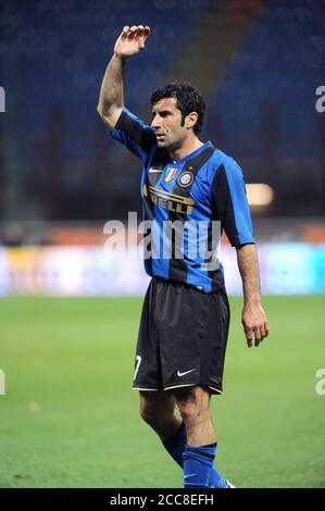 Milano Italia, 02 maggio 2009, Stadio 'G.MEAZZA SAN SIRO', Campionato Serious Football A 2008/2009, FC Inter - SS Lazio : Luis Figo durante la partita Foto Stock