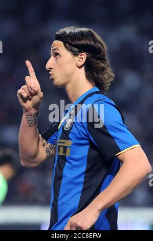 Milano Italia, 02 maggio 2009, Stadio 'G.MEAZZA SAN SIRO', Campionato Serious Football A 2008/2009, FC Inter - SS Lazio : Zlatan Ibrahimovic festeggia dopo il traguardo Foto Stock