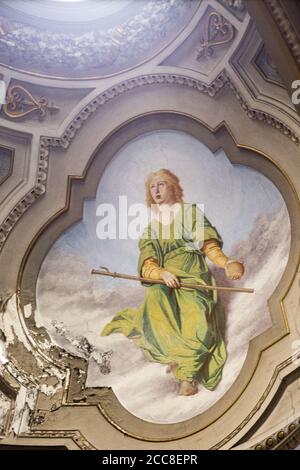 Bell'affresco di una femmina nella cupola della Chiesa di Sant'Andrea della Valle di Roma Foto Stock
