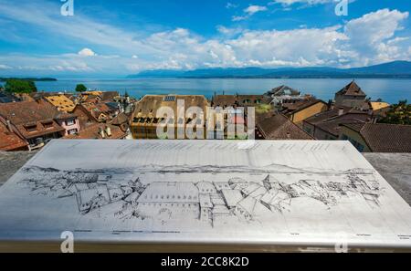 Svizzera, Canton Vaud, Nyon, vista dal castello verso il quartiere di Rive e il lago di Ginevra Foto Stock