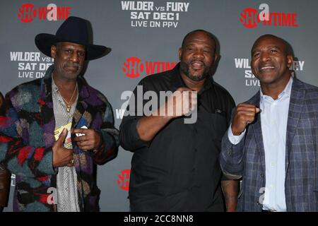 LOS ANGELES - DEC 1: Michael Spinks, Riddick Bowe, Evander Holyfield al Campionato di pesi massimi del mondo Wilder vs Fury - Arrivi allo Staples Center il 1 dicembre 2018 a Los Angeles, California Foto Stock