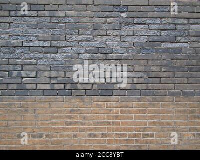 Antica muraglia di mattoni nella Pagoda dell'Oca Selvatica Gigante. Fu costruito nel 652 d.C. durante la dinastia Tang e originariamente aveva cinque piani. Xian City, Shaanxi Prov Foto Stock