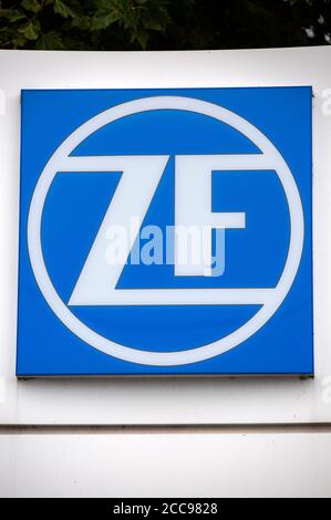 Friedrichshafen, Germania. 18 agosto 2020. Sede della società ZF Friedrichshafen AG. ZF Friedrichshafen AG è un gruppo tecnologico attivo a livello mondiale e fornisce sistemi per la mobilità di automobili, veicoli commerciali e tecnologie industriali. Freidrichshafen, 18 agosto 2020 | Usage worldwide Credit: dpa/Alamy Live News Foto Stock