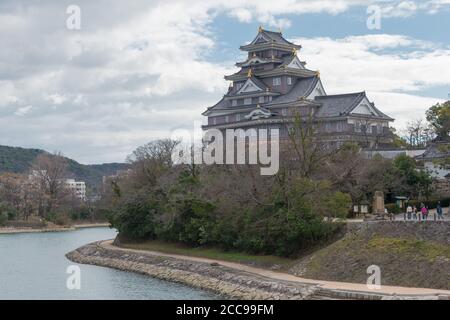 Okayama, Giappone - Castello di Okayama a Okayama, Giappone. La torre principale originariamente costruita nel 1597, distrutta nel 1945 e replicata in cemento nel 1966. Foto Stock