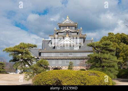 Okayama, Giappone - Castello di Okayama a Okayama, Giappone. La torre principale originariamente costruita nel 1597, distrutta nel 1945 e replicata in cemento nel 1966. Foto Stock