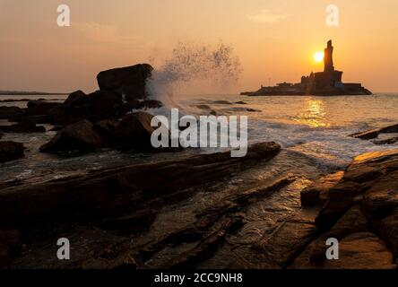 Alba sopra il mare Kanyakumari Comorin cape foto d'azione Foto Stock